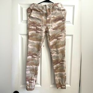 Joggers with zipper at the bottom